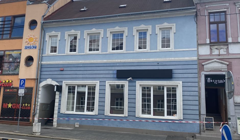Nehnuteľnosť v centre Trenčína na predaj. Nehnuteľnosť v centre Trenčína na predaj.